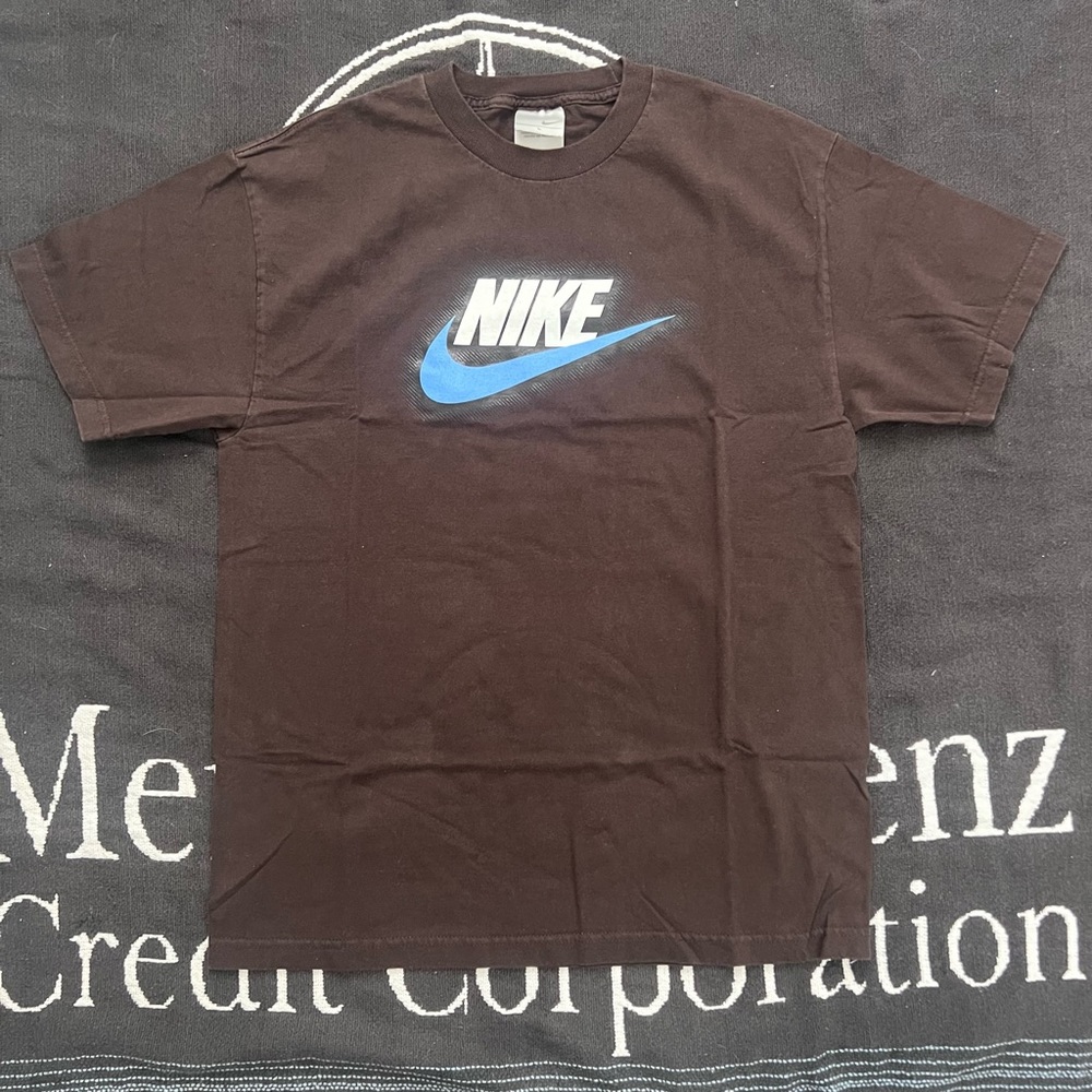 Vintage Y2K Brown Nike T-shirt with Blue Swoosh